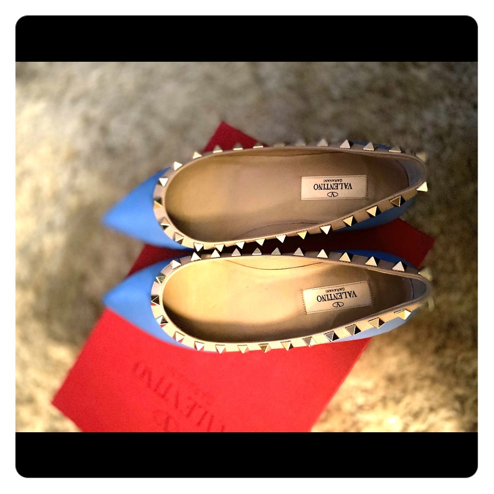 Valentino Garavani Rockstud flats.100% Authentic